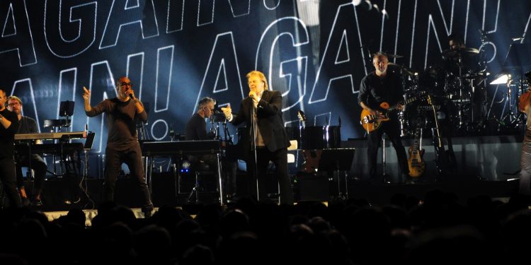 Howard Carpendale - Er sagte "Hello again" und begeistere Fans in Berlin (C)Dennis Hahn/BerlinMagazine.de