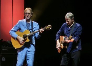 Nostalgie und neue Energie - Mike & The Mechanics lassen Tempodrom Berlin feiern (C)Dennis Hahn / BerlinMagazine.de