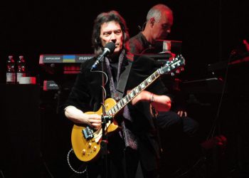 Steve Hackett in Berlin: Ein Prog-Rock-Meisterwerk, das Fans in seinen Bann zog (C)Dennis Hahn / BerlinMagazine.de