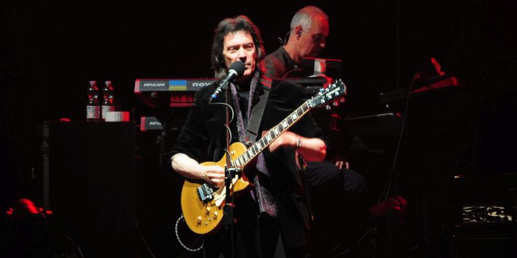 Steve Hackett in Berlin: Ein Prog-Rock-Meisterwerk, das Fans in seinen Bann zog (C)Dennis Hahn / BerlinMagazine.de