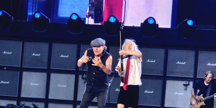 Donner über Berlin: AC/DC entfesselt pure Rock-Magie im Olympiastadion! (C)Dennis Hahn / BerlinMagazine.de