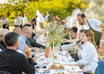 Farm-to-Fire-Dinner in der Uckermark: Comedor zu Gast auf Gut Kerkow – Ein Fest für die Sinne (C)Gut Kerkow