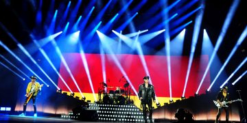 Scorpions 60 Jahre live: Wenn drei Generationen gemeinsam „Wind of Change“ singen (C)Dennis Hahn / BerlinMagazine.de