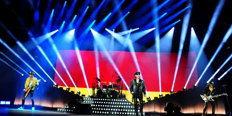 Scorpions 60 Jahre live: Wenn drei Generationen gemeinsam „Wind of Change“ singen (C)Dennis Hahn / BerlinMagazine.de