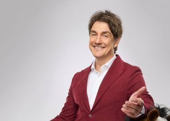 Matze Knop ist zurück – und bleibt der „Spitzenreiter“ der Comedy-Bühne 2026 in Berlin (C)Boris Breuer