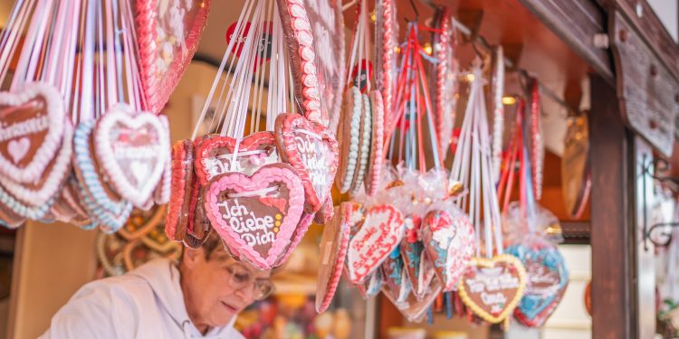 Der 62. Berliner Volksfestsommer: 25 Jahre Zentraler Festplatz – Rummelspaß für die ganze Familie bei freiem Eintritt (C)Maximilian Doß