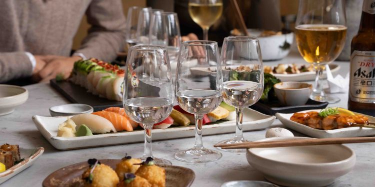Sake-Tasting für Anfänger – Sticks’n’Sushi lädt zum World Sake Day 2025 in Berlin (C)Sticks’n’Sushi