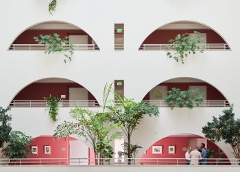 „Im Wandel des Lichts“ – Ausstellung zwischen Stadt und Erinnerung (C)Yves Sucksdorff