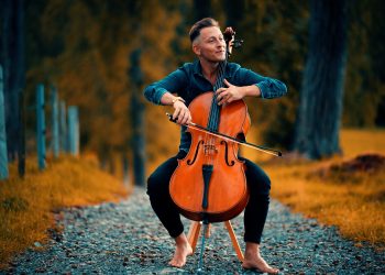 JODOKCELLO – Der barfüßige Cellist aus den Alpen verzaubert 2026 Berlin (C)Jodokcello / Bricsent Entertainment