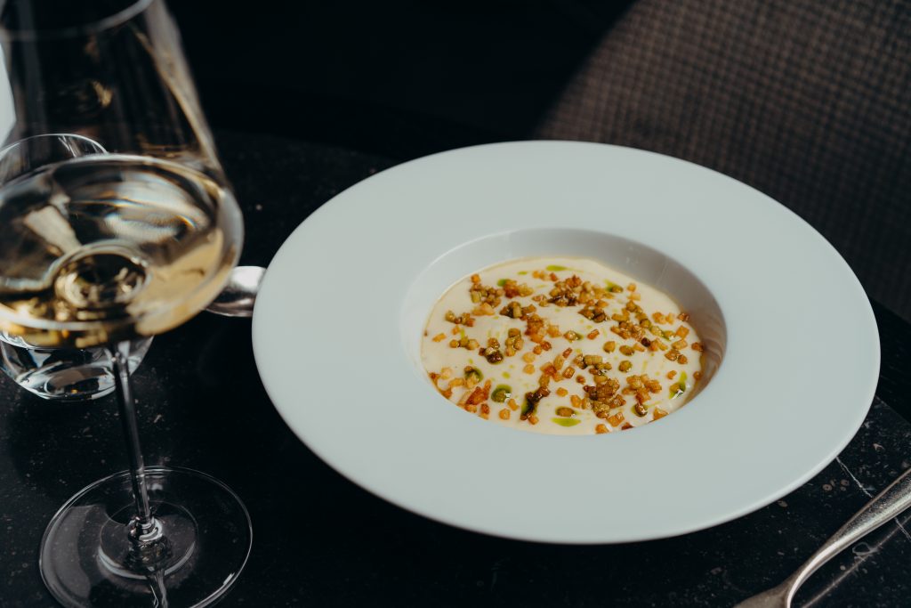 20 Jahre Le Faubourg – Berliner Genussikone feiert Jubiläum mit Kai Müller und Lukas Hackenberg