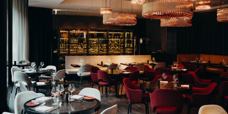 20 Jahre Le Faubourg – Berliner Genussikone feiert Jubiläum mit Kai Müller und Lukas Hackenberg