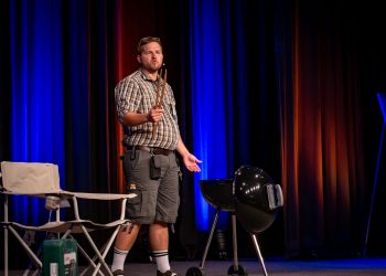 Clemens Brock live: „Der Vadda“ räumt mit der Nostalgie auf! (C)Claudius Pflug / d2m Berlin