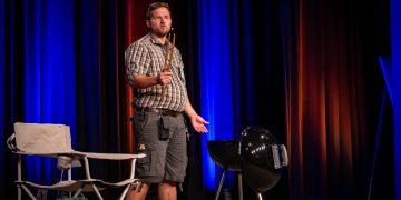 Clemens Brock live: „Der Vadda“ räumt mit der Nostalgie auf! (C)Claudius Pflug / d2m Berlin