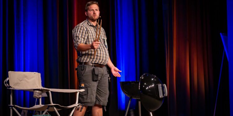 Clemens Brock live: „Der Vadda“ räumt mit der Nostalgie auf! (C)Claudius Pflug / d2m Berlin