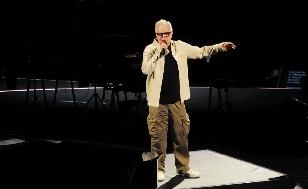 Herbert Grönemeyer in Berlin: Ein akustisches Triumphgeheul „Mittendrin“ in der Uber Arena (C)Dennis Hahn / BerlinMagazine.de