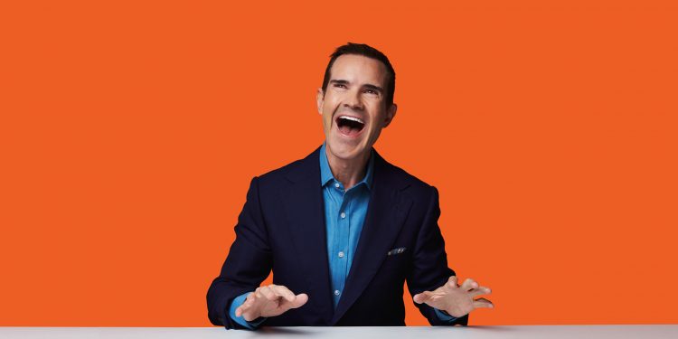 Jimmy Carr live auf der Bühne seiner Laughs Funny Tour 2026 in der Uber Arena Berlin – Stand-up Comedy im englischen Original