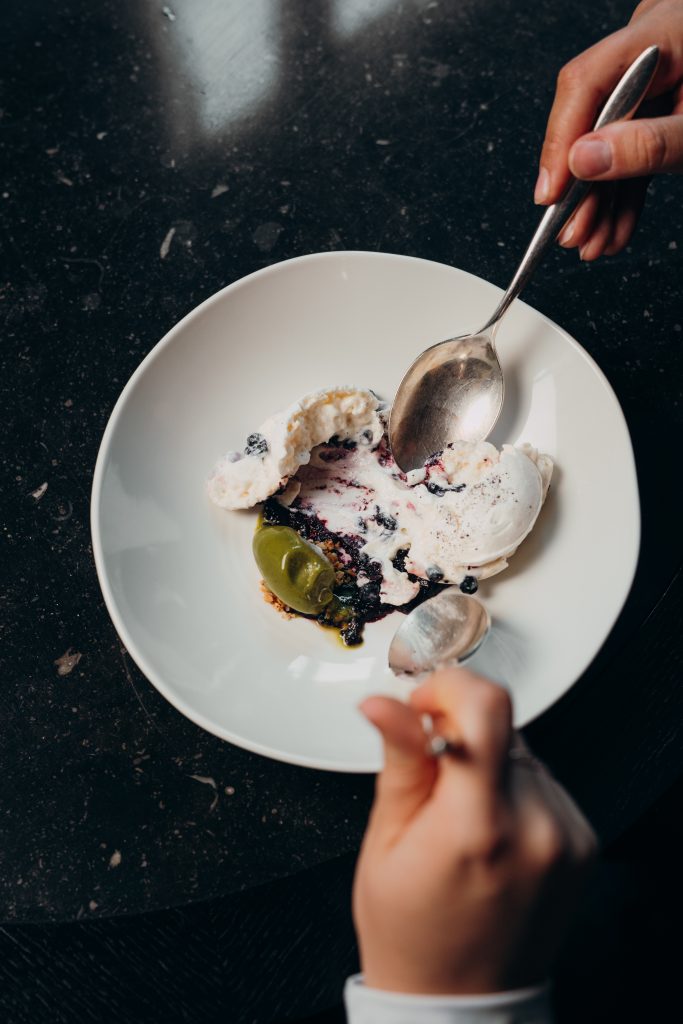 Lachs, Kalb & Kaktusfeige: Lukas Hackenberg bittet zum Valentins-Dinner ins Le Faubourg (C)Florian Kroll