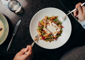 Lachs, Kalb & Kaktusfeige: Lukas Hackenberg bittet zum Valentins-Dinner ins Le Faubourg (C)Florian Kroll