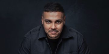 „Wollen wir beginnen?“ – Osan Yaran stürmt 2026 das Berliner Tempodrom (C)Leon Fuelber