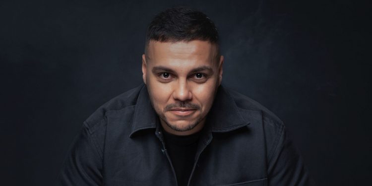 „Wollen wir beginnen?“ – Osan Yaran stürmt 2026 das Berliner Tempodrom (C)Leon Fuelber