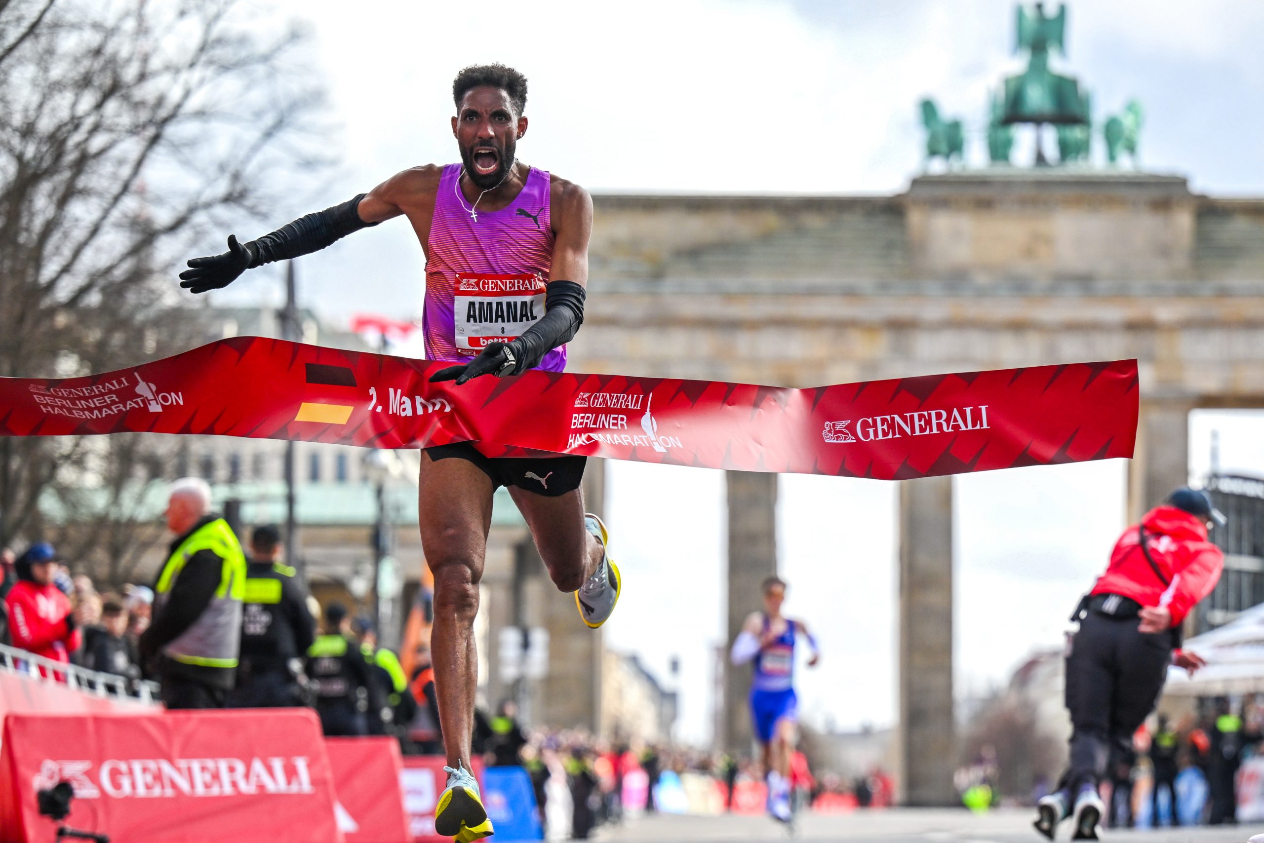 Rekordjagd in Berlin: Amanal Petros krönt den 45. Generali Berliner Halbmarathon (C)SCC Events / Petko Beier