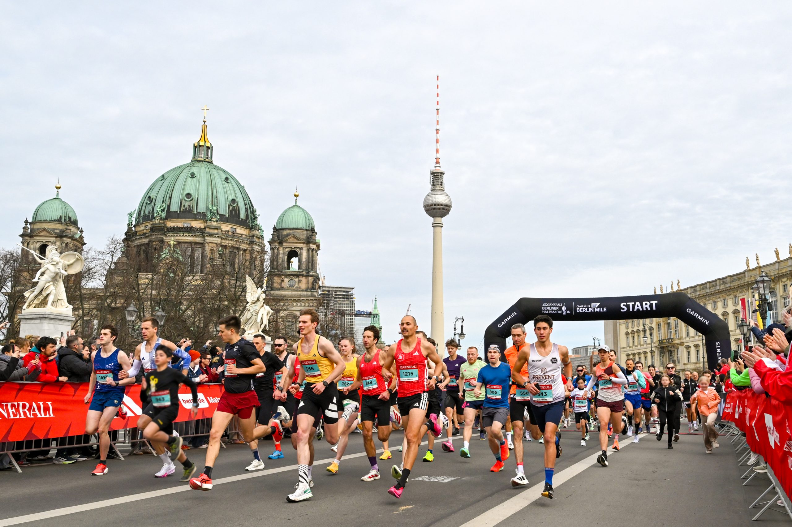 Rekordjagd in Berlin: Amanal Petros krönt den 45. Generali Berliner Halbmarathon (C)SCC Events / Jean-Marc Wiesner
