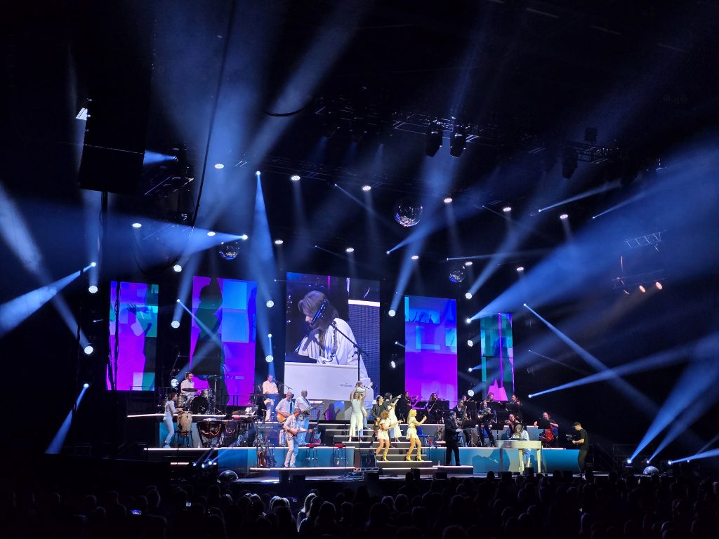 So war ABBAMANIA Berlin 2026: Glitzer-Wahnsinn in der Uber Arena (C)Dennis Hahn