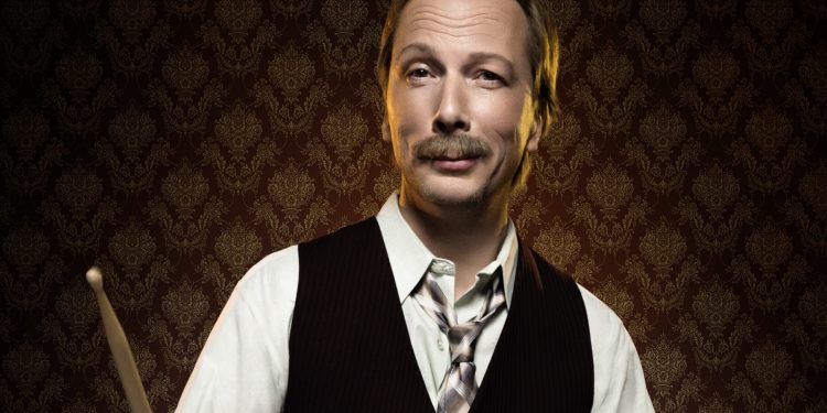 PolkaMania in Berlin: Pawel Popolski lässt in den Wühlmäusen „der Post ab durch der Decke!“ (C)Stephand Pick