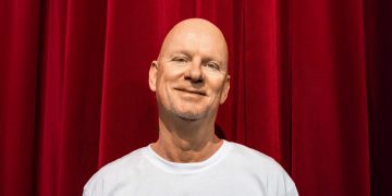 „Ja, hallo erst mal...“ – Rüdiger Hoffmann bringt 2026 die Entschleunigung zurück nach Berlin (C)Mike Warhlich