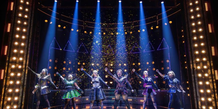 Royale Audienz im Admiralspalast: Das Pop-Phänomen „SIX“ erobert Berlin zurück (C)Pamela Raith Photography