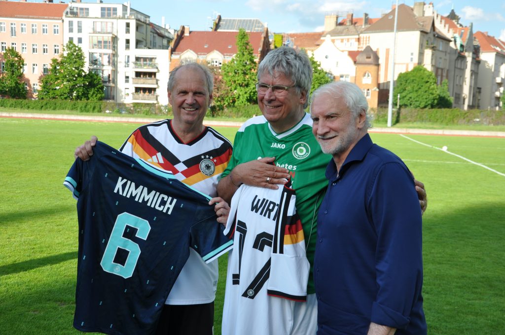 Benefizspiel FC Bundestag gegen FC Diabetologie in Berlin für mehr Diabetes-Aufklärung