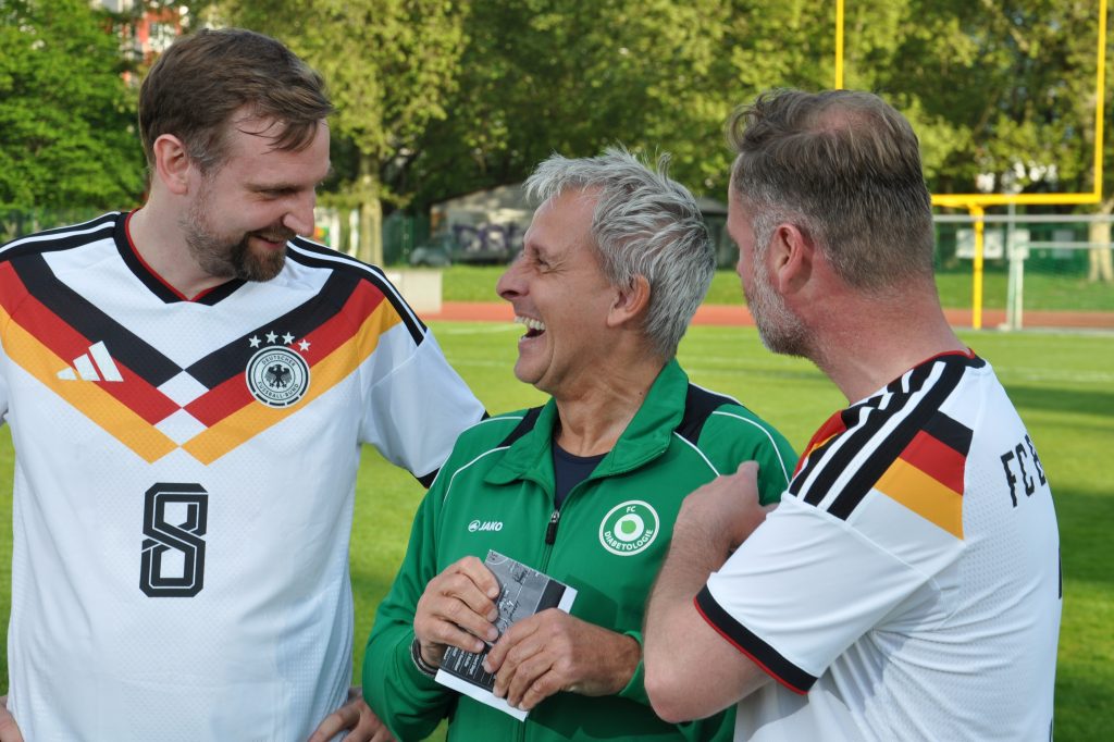 Benefizspiel FC Bundestag gegen FC Diabetologie in Berlin für mehr Diabetes-Aufklärung