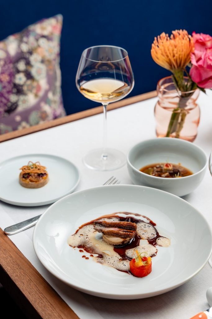 Restaurant Tim Raue Berlin Early Kolibri Fünf-Gang-Menü ab 17 Uhr mit Fine Dining vor Konzert Theater und Oper (C)Nils Hasenau