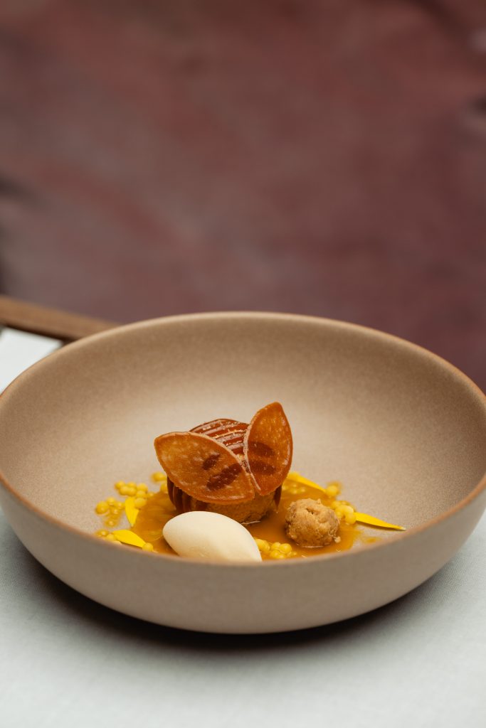 Restaurant Tim Raue Berlin Early Kolibri Fünf-Gang-Menü ab 17 Uhr mit Fine Dining vor Konzert Theater und Oper (C)Nils Hasenau