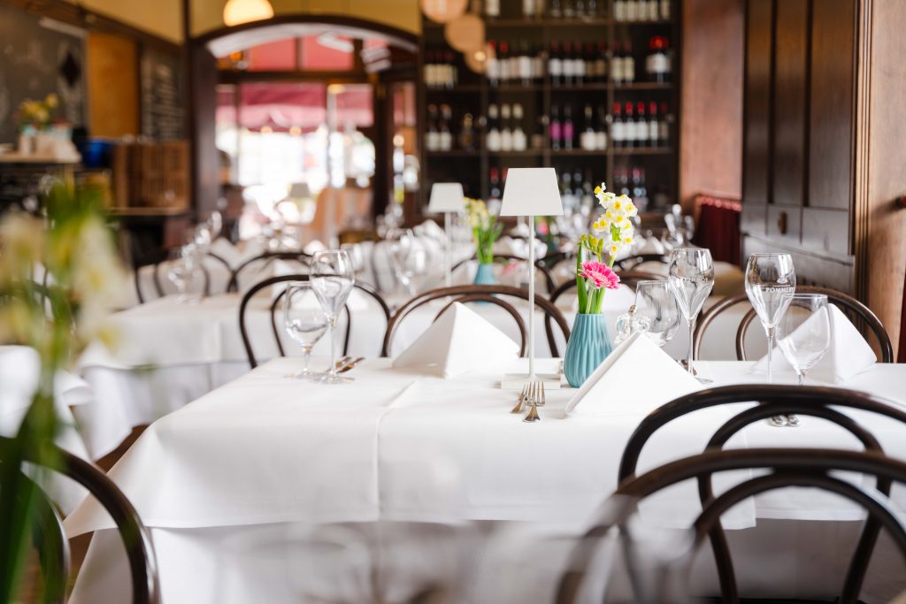 Muttertags-Lunch Berlin 2026 bei Ganymed Brasserie und Brechts Steakhaus mit Grillbuffet, Seafood, Champagner, Desserts und Live-Musik.