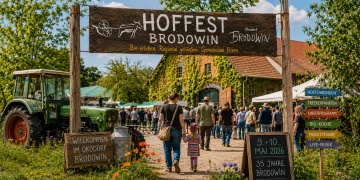 Hoffest Brodowin 2026 im Ökodorf Brodowin mit Bio-Küche, Marktständen, Treckerfahrten und Familienprogramm