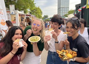 Italian Street Food Festival Berlin 2026 am Osthafen mit Arancini, Panzerotti, Cannoli, Gelato und Live-Musik
