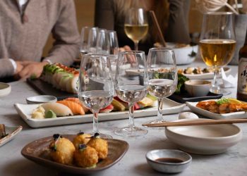 The Art of Sake Berlin: Sake-Tasting mit Sushi-Pairing bei Sticks’n’Sushi