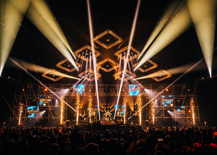 Bee Gees by MainCourse bei ihrer Tribute-Show mit den größten Hits der Bee Gees