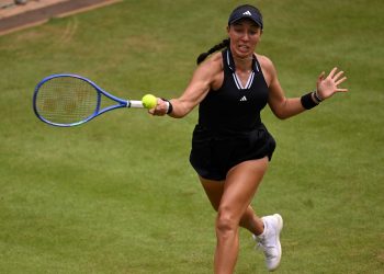 Tennisspielerin auf dem Rasen im Steffi-Graf-Stadion bei den Berlin Tennis Open 2026