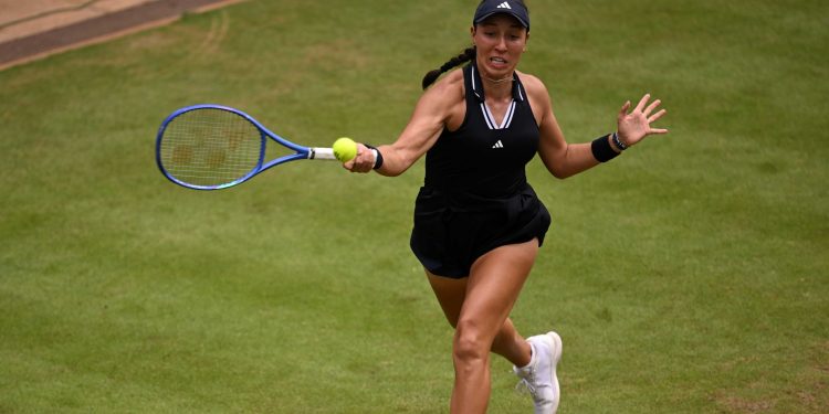 Tennisspielerin auf dem Rasen im Steffi-Graf-Stadion bei den Berlin Tennis Open 2026