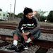 J. Cole live auf der Bühne während eines Hip-Hop-Konzerts