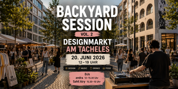 Open-Air-Designmarkt mit DJ, Marktständen und Besuchern auf dem Platz Am Tacheles in Berlin-Mitte