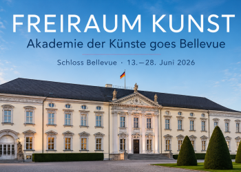 Schloss Bellevue in Berlin als Beitragsbild zu FREIRAUM KUNST 2026 der Akademie der Künste mit Himmel, Parkanlage und Veranstaltungstitel