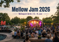 Mellow Jam 2026 im Mellowpark Berlin mit Bühne, Publikum, Skatepark, Graffiti, Rampen und Festivalstimmung bei Sonnenuntergang