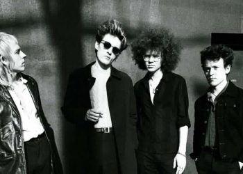 Brigitte Calls Me Baby live in Berlin 2026 im Huxleys Neue Welt mit Alternative-Rock-Atmosphäre, Bühne, Publikum und Konzertlicht