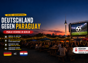 Public Viewing in Berlin zu Deutschland gegen Paraguay mit Fußballfans, Großleinwand und Berliner Fernsehturm