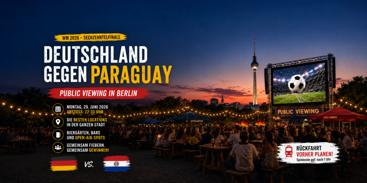 Public Viewing in Berlin zu Deutschland gegen Paraguay mit Fußballfans, Großleinwand und Berliner Fernsehturm
