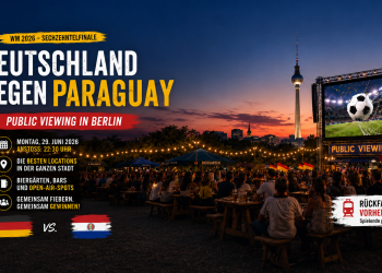 Public Viewing in Berlin zu Deutschland gegen Paraguay mit Fußballfans, Großleinwand und Berliner Fernsehturm