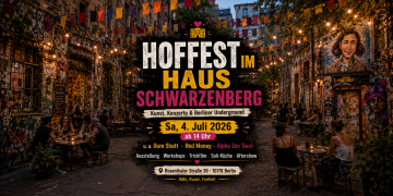Bunt geschmückter Innenhof des Haus Schwarzenberg mit Street Art, Besuchern und Veranstaltungsplakat zum Hoffest 2026